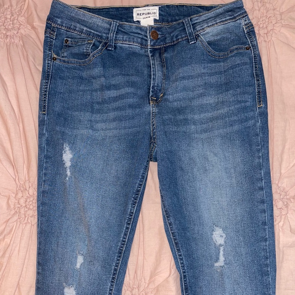 Skinny Ankle Jeans with rips
